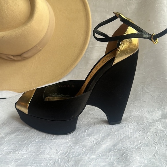 ALEXANDER MCQUEEN black gold peep toe silk satin - Picture 2 of 8